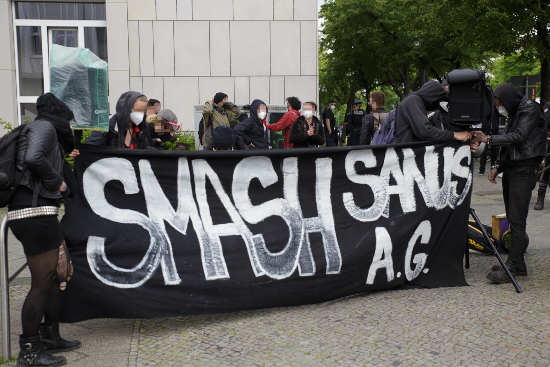 KØPI Wagenplatz Kundgebung vor Sanus AG 25.05.2021